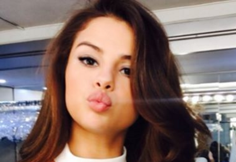 Se arrumando com Selena Gomez: 8 músicas que vão te colocar no clima da balada!