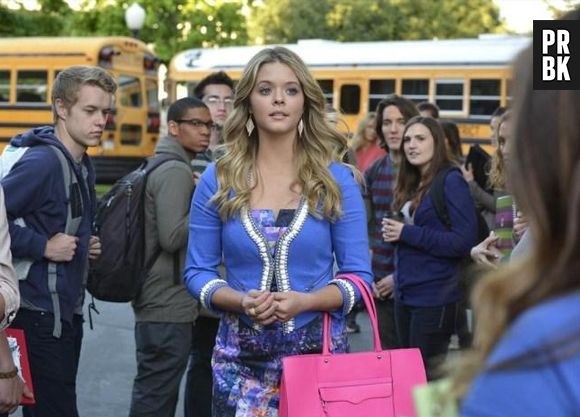 Alison (Sasha Pieterse) vai voltar à escola em "Pretty Little Liars"