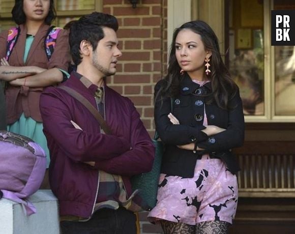 Em "Pretty Little Liars", Mona (Janel Parrish) está planejando alguma coisa contra as liars