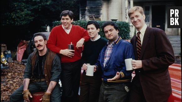 "O Clube dos Cafajestes" traz John Belushi, Kevin Bacon e outros astros como universitários