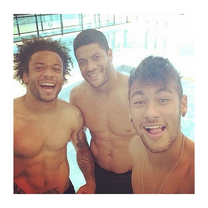  Ao lado de Marcelo e Neymar, Hulk exibe o corpo sarado 