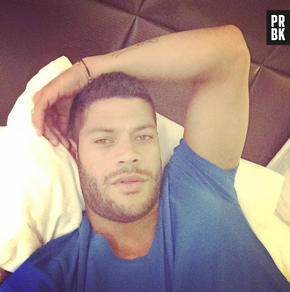 Na moda das selfies, Hulk mostra que é um fã do estilo