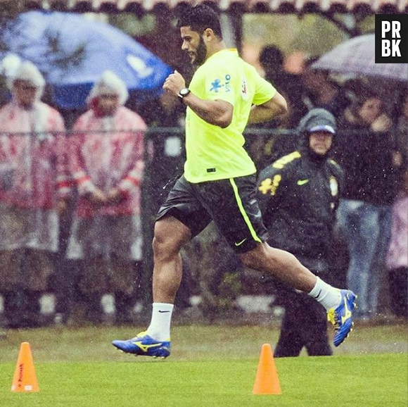 Hulk arrasa no treino da Seleção Brasileira