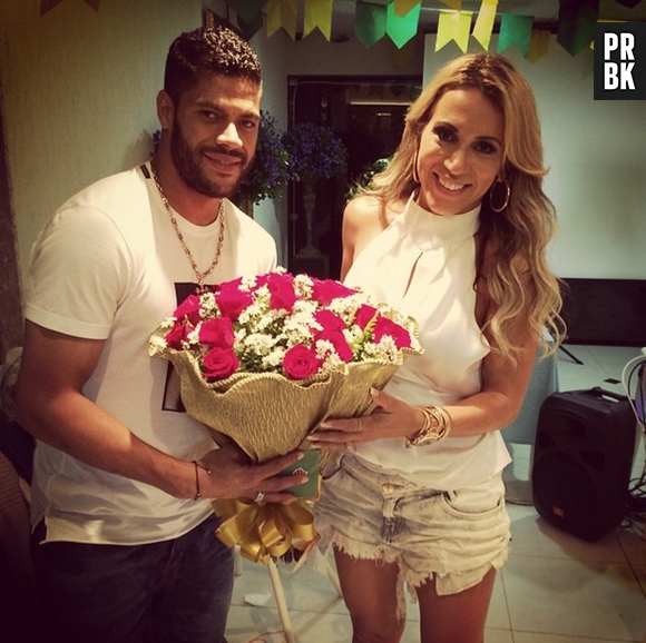 Hulk dá flores para sua esposa