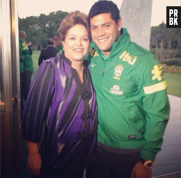 Hulk também tira foto com a presidente Dilma