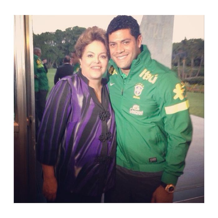  Hulk tamb&amp;eacute;m tira foto com a presidente Dilma 