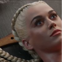 Katy Perry aparece sexy no vídeo de "Bon Appétit" e surpreende fãs: "Rainha dos clipes"