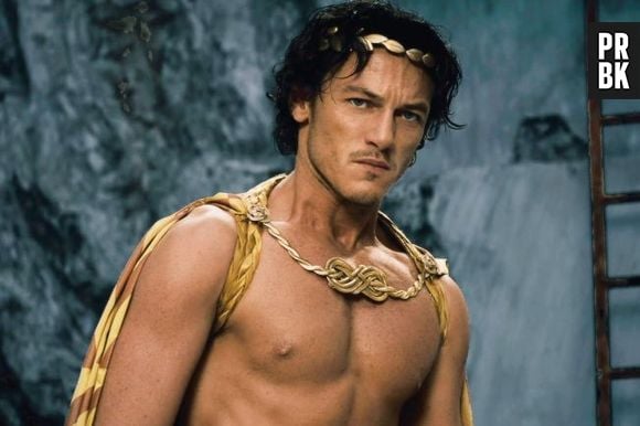 Luke Evans como Zeus em "Imortais"