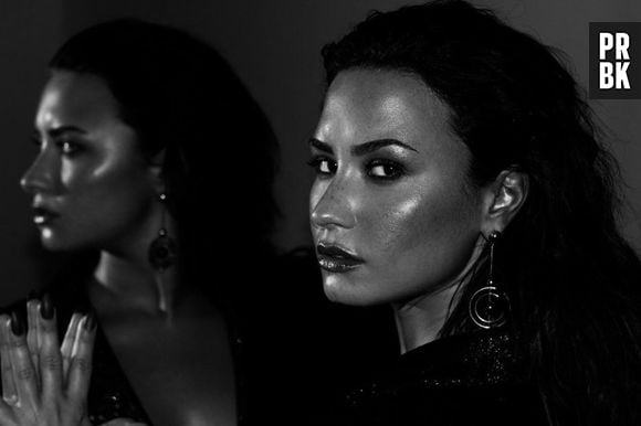 Demi Lovato aposta em um ensaio fotográfico com todas as imagens em preto e branco