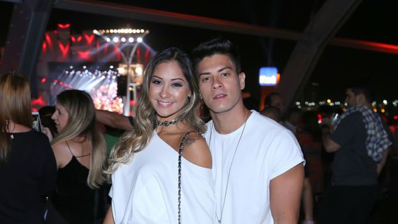 Arthur Aguiar e Mayra Cardi devem casar antes de novela terminar: "Não sei se conseguiremos esperar"