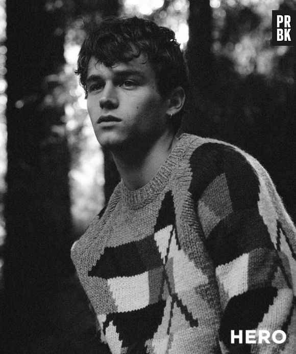 Brandon Flynn faz ensaio sensual para a revista HERO