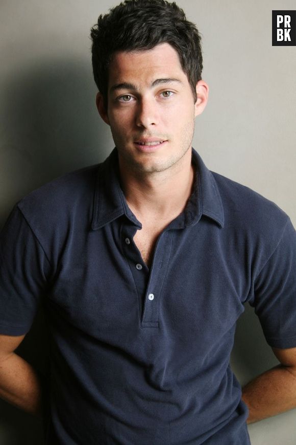 Produtor frisa química entre Brian Hallisay e Emily VanCamp, na quarta temporada de "Revenge"