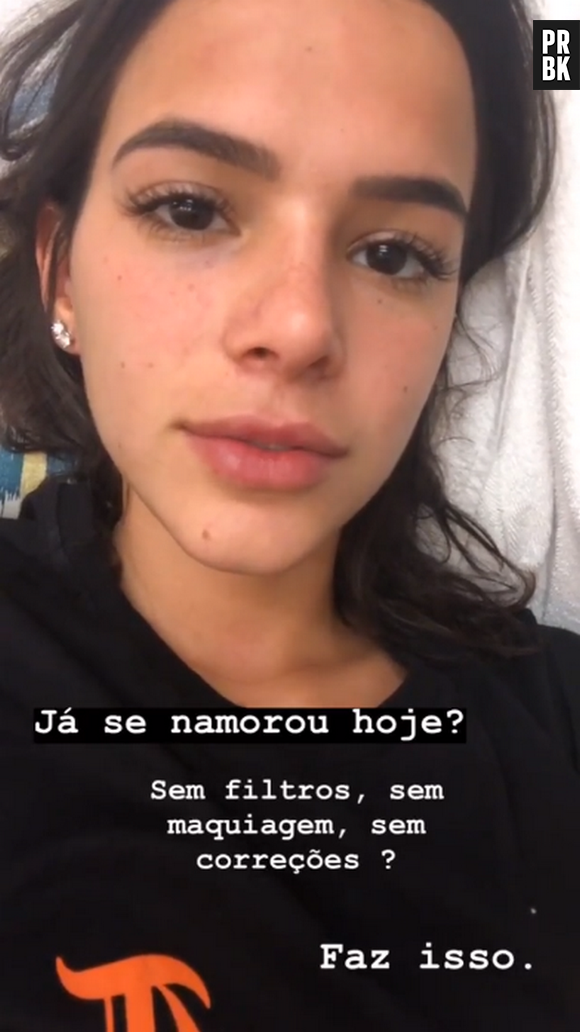 Bruna Marquezine posa sem maquiagem no Instagram