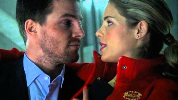 Na 3ª temporada de "Arrow": Oliver e Felicity românticos em novo teaser!