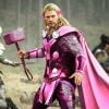 O Thor ficou uma gracinha de rosa e lacinho no cabelo, né?