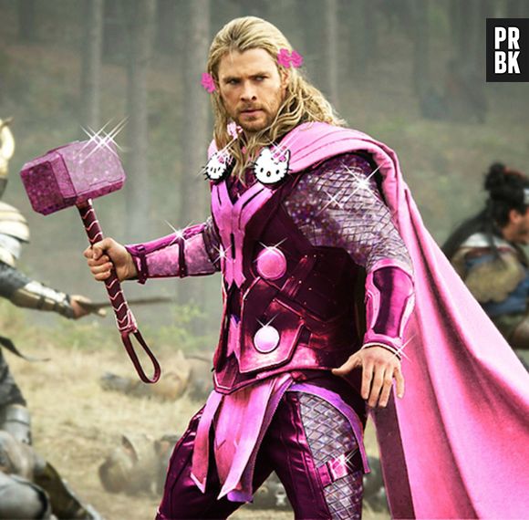 O Thor ficou uma gracinha de rosa e lacinho no cabelo, né?