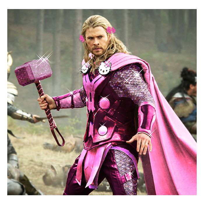 O Thor ficou uma gracinha de rosa e lacinho no cabelo, né?
