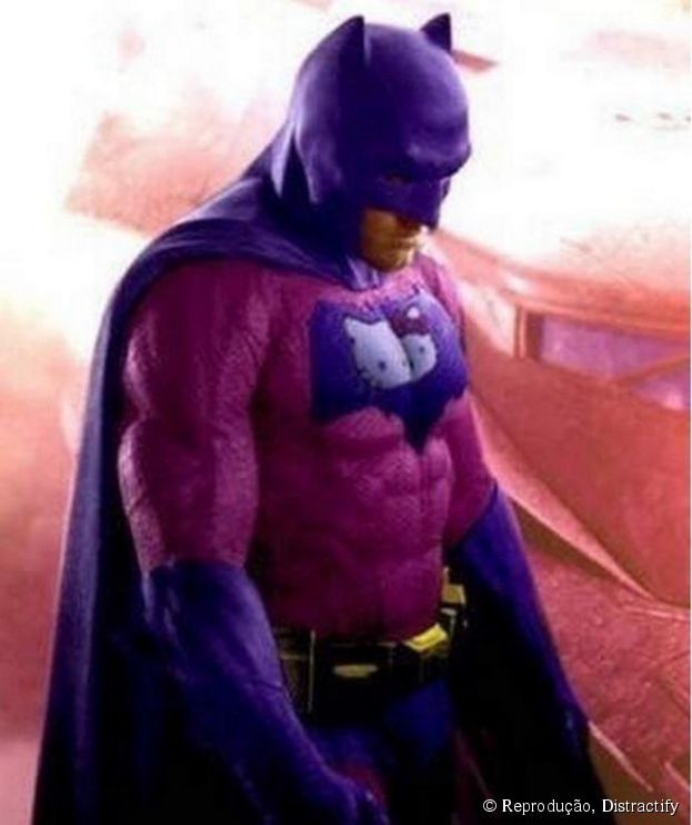 Parece que o Batman não gostou muito do novo uniforme...