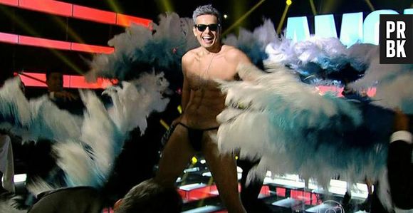 No programa de estreia de "Amor e Sexo", o ator Otaviano Costa ficou peladão