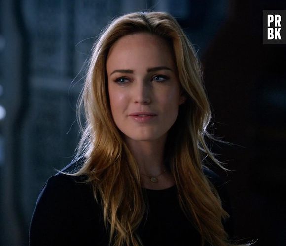 Em "Legends of Tomorrow", Sara (Caity Lotz) é bissexual na série