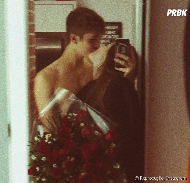 Joao Guilherme Da Flores Para Jade Picon E Fas Comemoram Casal Um Tiro Purebreak