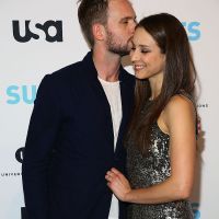 Troian Bellisario e Patrick Adams deram à luz a sua primeira filha e nós estamos morrendo amor