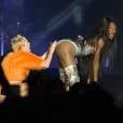 Miley Cyrus mostrou que seus shows estão cada vez mais sexys e cheios de atrações inusitadas