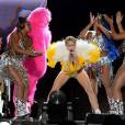Na apresentação da "Bangerz Tour" em São Paulo, Miley Cyrus mandou ver nas coreografias com os dançarinos