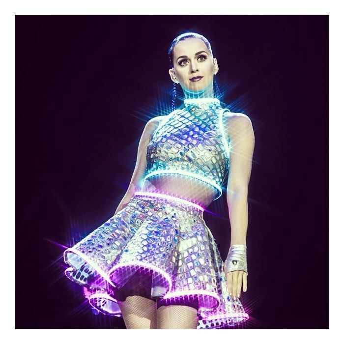 Katy Perry está rodando os países com a sua &quot;Prismatic Tour&quot;