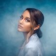 Ariana Grande muda visual e compartilha vídeos de seu próximo single