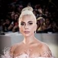 Lady Gaga se pronuncia sobre caso R. Kelly e promete nunca mais trabalhar com o cantor