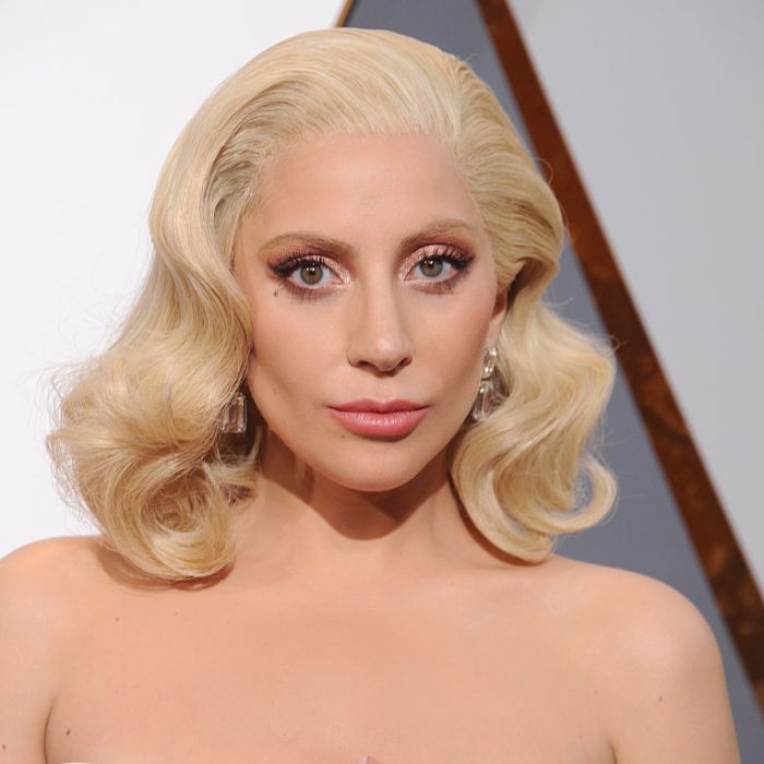 Lady Gaga promete nunca mais trabalhar com R. Kelly e diz que irá tirar &quot;Do What U Want&quot; de todas as plataformas