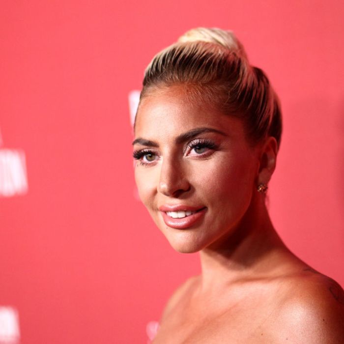 Após polêmica envolvendo assédio, Lady Gaga promete nunca mais trabalhar com R. Kelly e pede desculpas