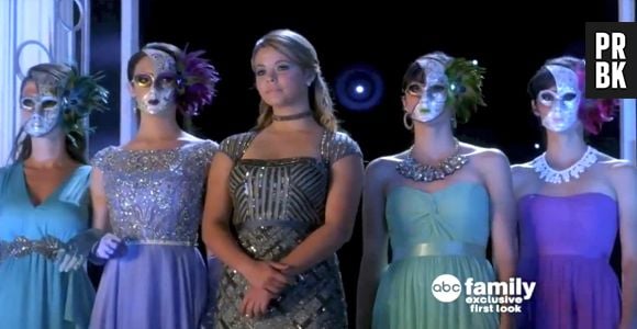 Em "Pretty Little Liars", Alison (Sasha Pieterse) faz entrada triunfal no baile