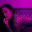 Anitta não cansa de arrasar e lança versão nova de "Veneno"