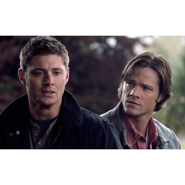 Em &quot;Supernatural&quot;, Dean (Jensen Ackles) e Sam (Jared Padalecki) vão ver o retorno de seus pais