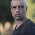 Alpha (Samantha Morton) mostra que é mais insana do que esperávamos em "The Walking Dead"