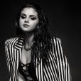  Em foto publicada em seu Instagram, Selena Gomez aparece toda produzida em editorial de moda 