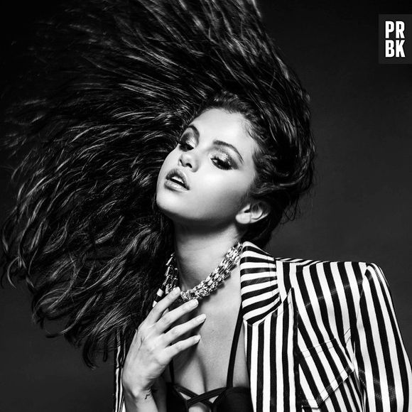 Selena Gomez joga o cabelo ao vento nas novas fotos publicadas em seu Instagram