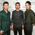 Jonas Brothers cantam "Sucker", "When You Look Me In The Eyes", "Burning Up" e mais no "Carpool Karaoke"