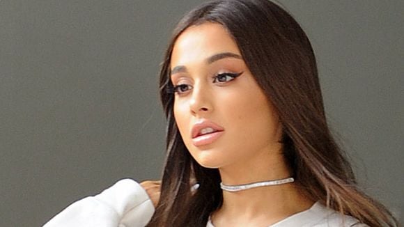 A Ariana Grande voltou a aparecer com o cabelo natural e todo mundo está amando