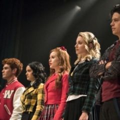 Saíram fotos inéditas do episódio musical de "Riverdale" e você já pode ver Jughead nos palcos