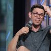 Série "Special", da Netflix, é baseada na vida de Ryan O'Connell, que interpreta o protagonista