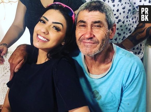 Vídeo de idoso agredido após furtar comida em mercado viraliza na internet e chega até MC Mirella