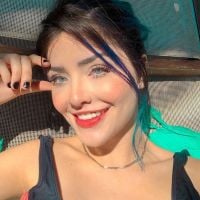 A youtuber Vitoria Castro, a Vee, foi vítima de estupro por um ex-"BBB" e relatou o crime