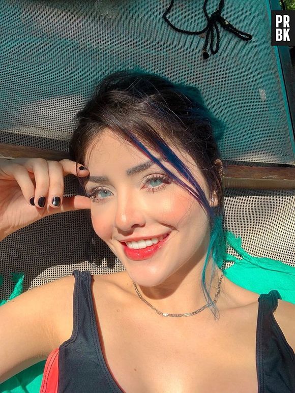 A youtuber Vitoria Castro relatou que foi estuprada por um ex-"BBB", mas não conseguiu fazer a denúncia
