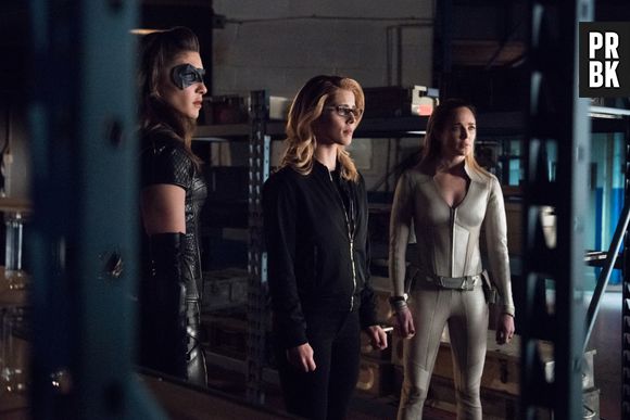 Em "Arrow": Sara Lance (Caity Lotz), Laurel (Katie Cassidy Rodgers), Dinah (Juliana Harkavy) e Felicity (Emily Bett Rickards) estão reunidas em novas fotos