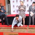 Jim Parsons, de "The Big Bang Theory", assina sua estrela na Calçada da Fama