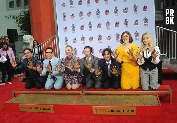 "The Big Bang Theory": atores aparecem felizes após terem nomes incluídos na Calçada da Fama