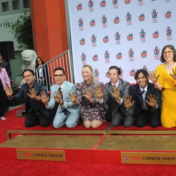 &quot;The Big Bang Theory&quot;: atores aparecem felizes após terem nomes incluídos na Calçada da Fama